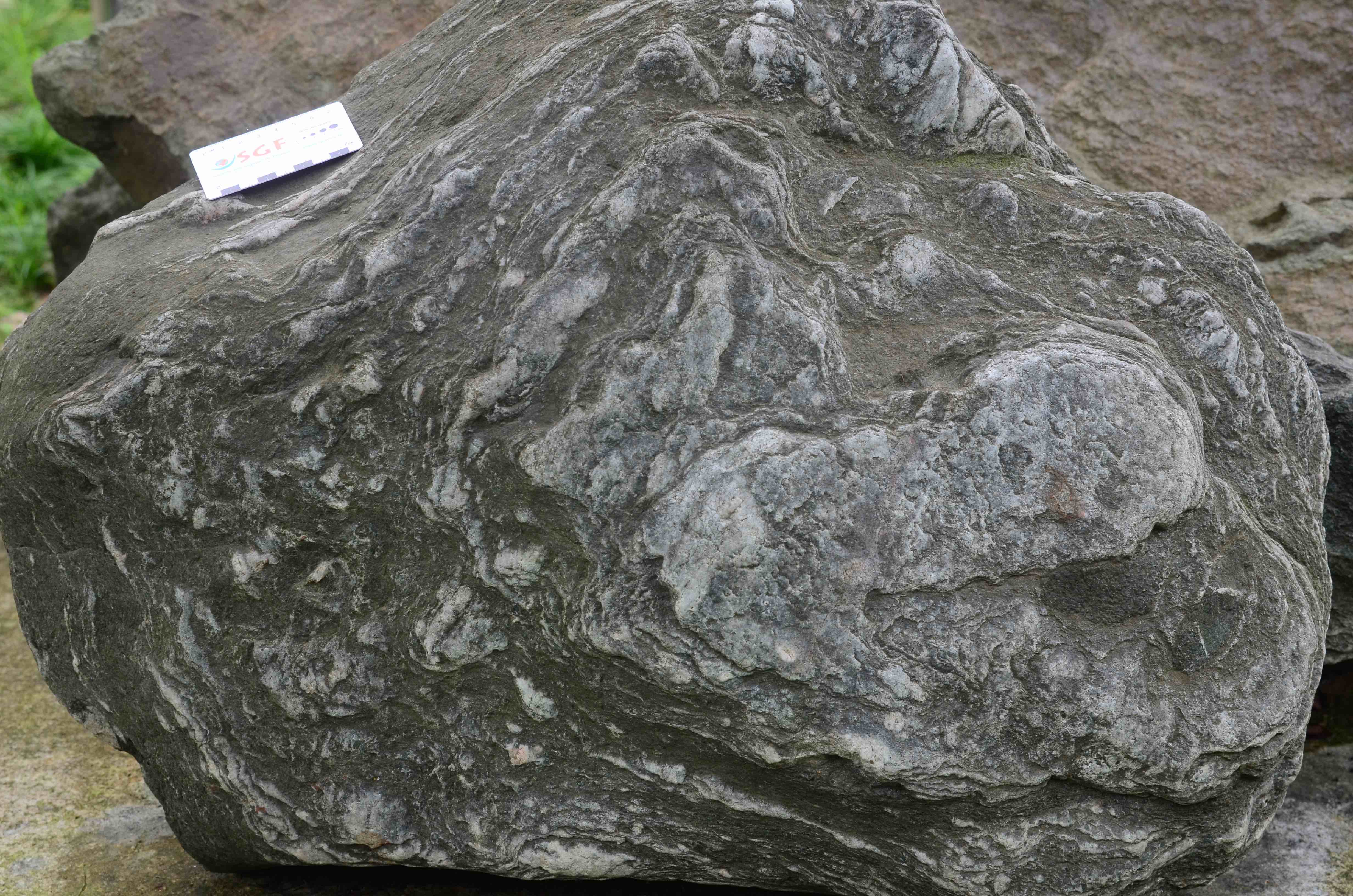 变质岩山图片